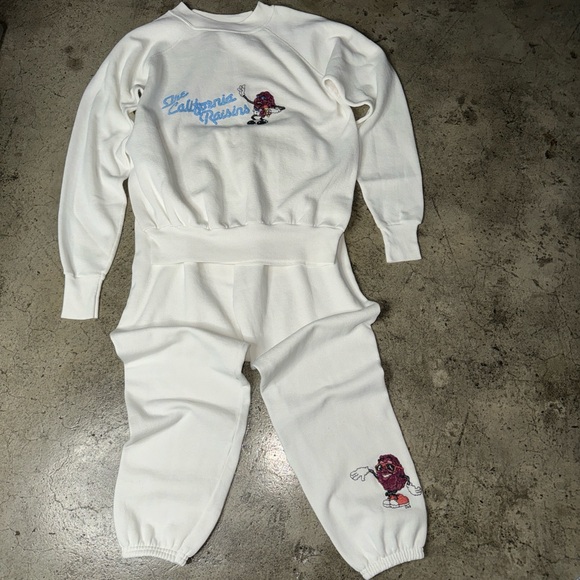 Vintage 89s California raisins embroidered sweatshirt and sweatpants set white - Picture 9 of 9